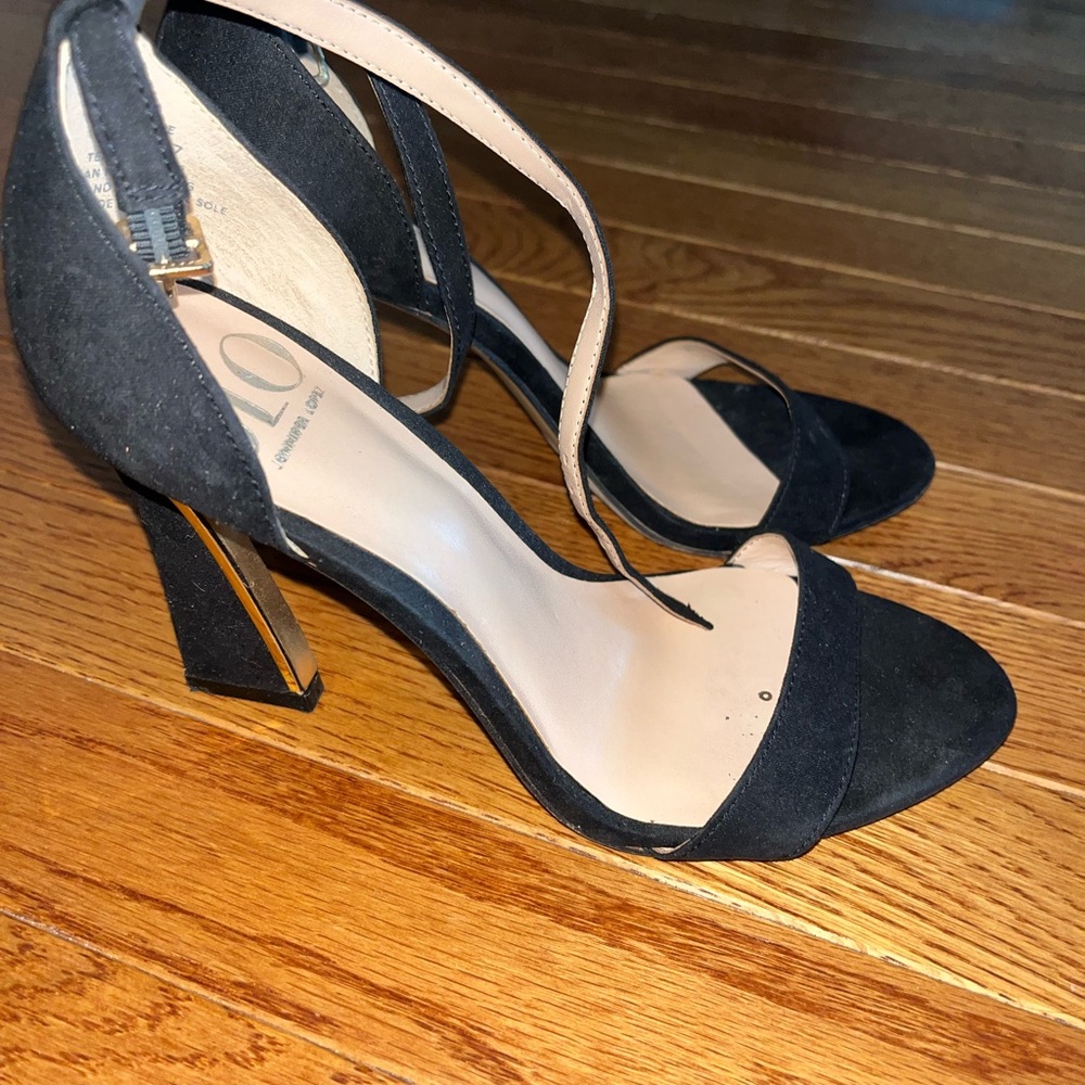 Jennifer Lopez Black and gold heels